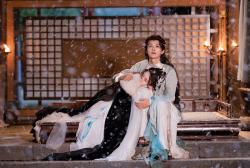 鳳華の女帝(ほうかのじょてい) ～白き宮廷、紅き愛～ Vol.1～4